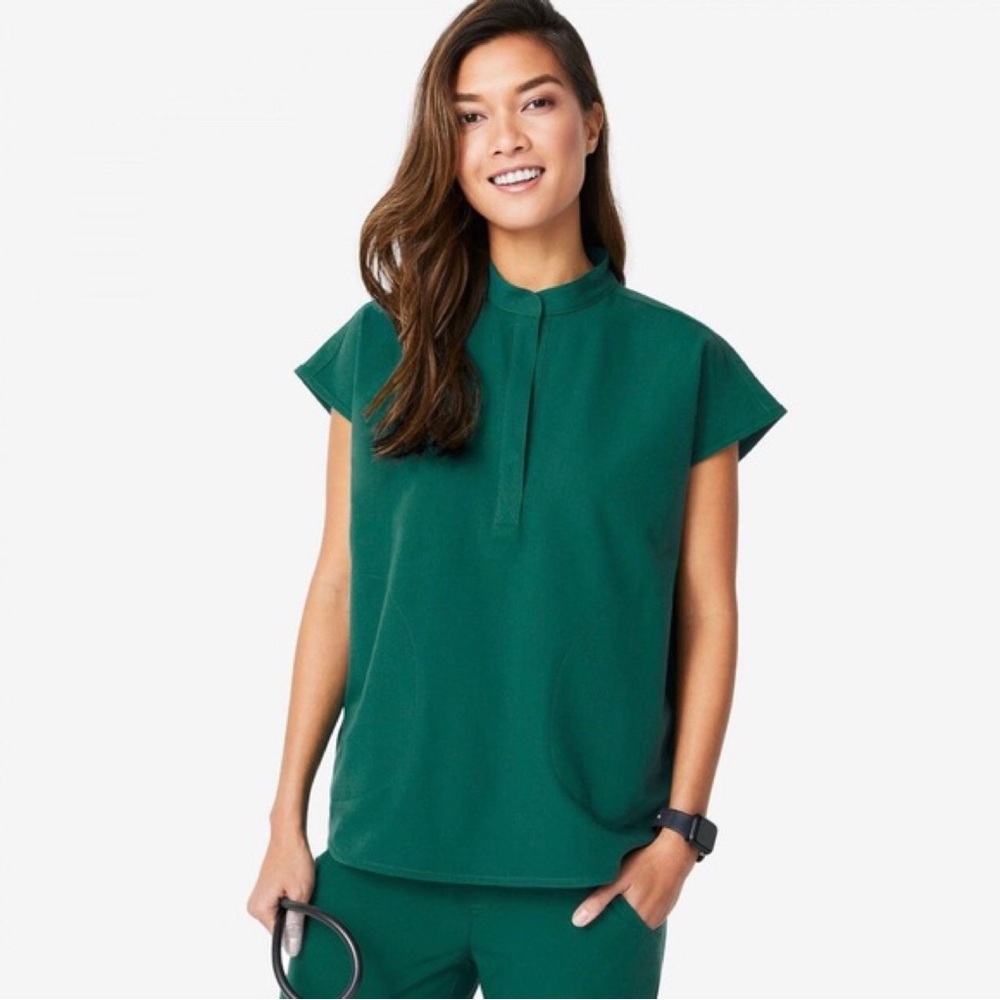 FIGS scrubs limited edition HUNTER GREEN Rafaela top (S) Zamora joggers (M)